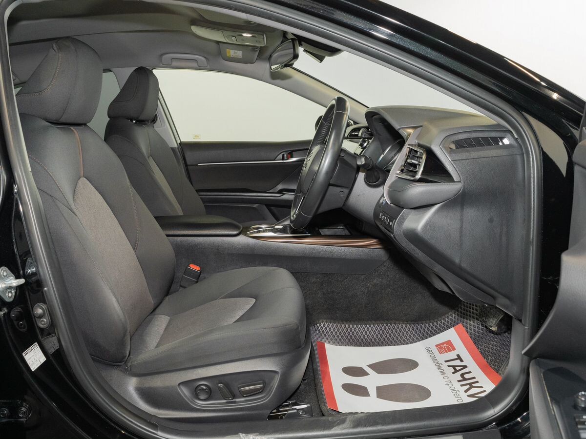Toyota Camry 2019 - фото автомобиля