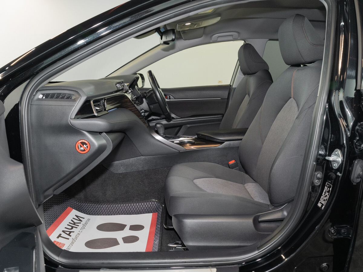 Toyota Camry 2019 - фото автомобиля