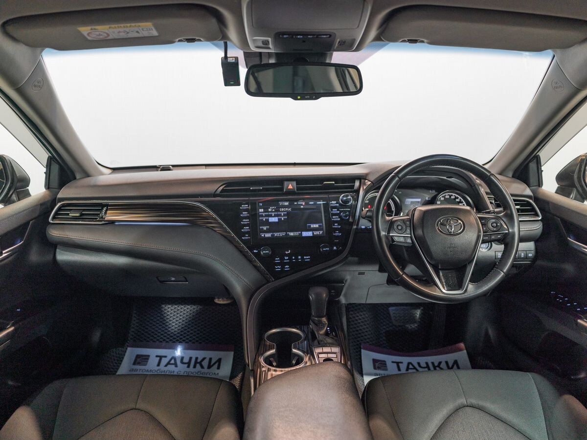 Toyota Camry 2019 - фото автомобиля