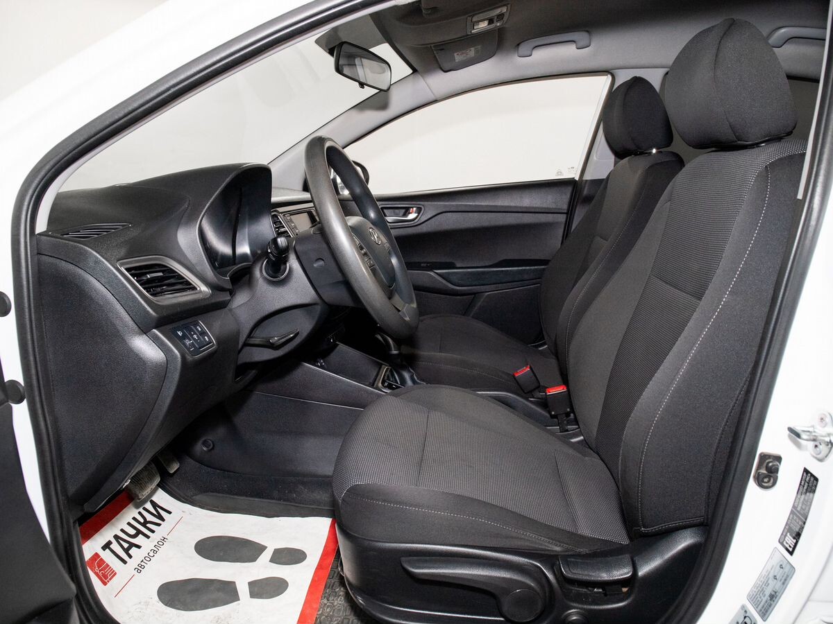 Hyundai Solaris 2021 - фото автомобиля