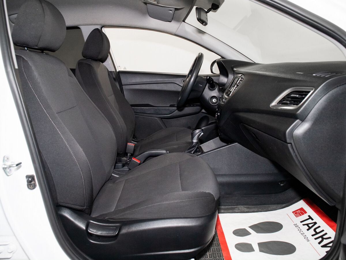 Hyundai Solaris 2021 - фото автомобиля