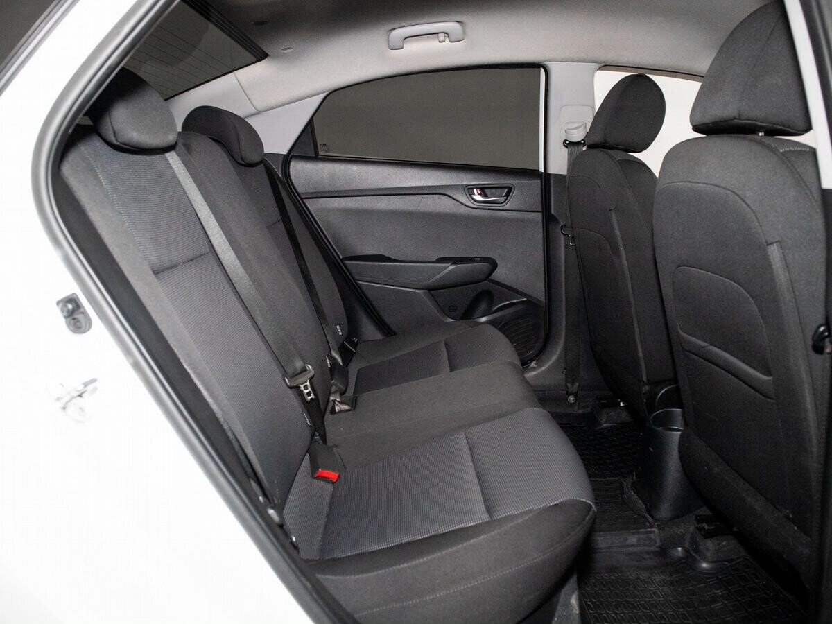 Hyundai Solaris 2021 - фото автомобиля