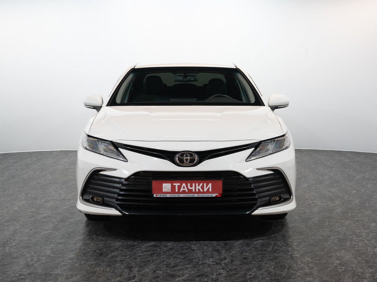 Toyota Camry 2021 - фото автомобиля