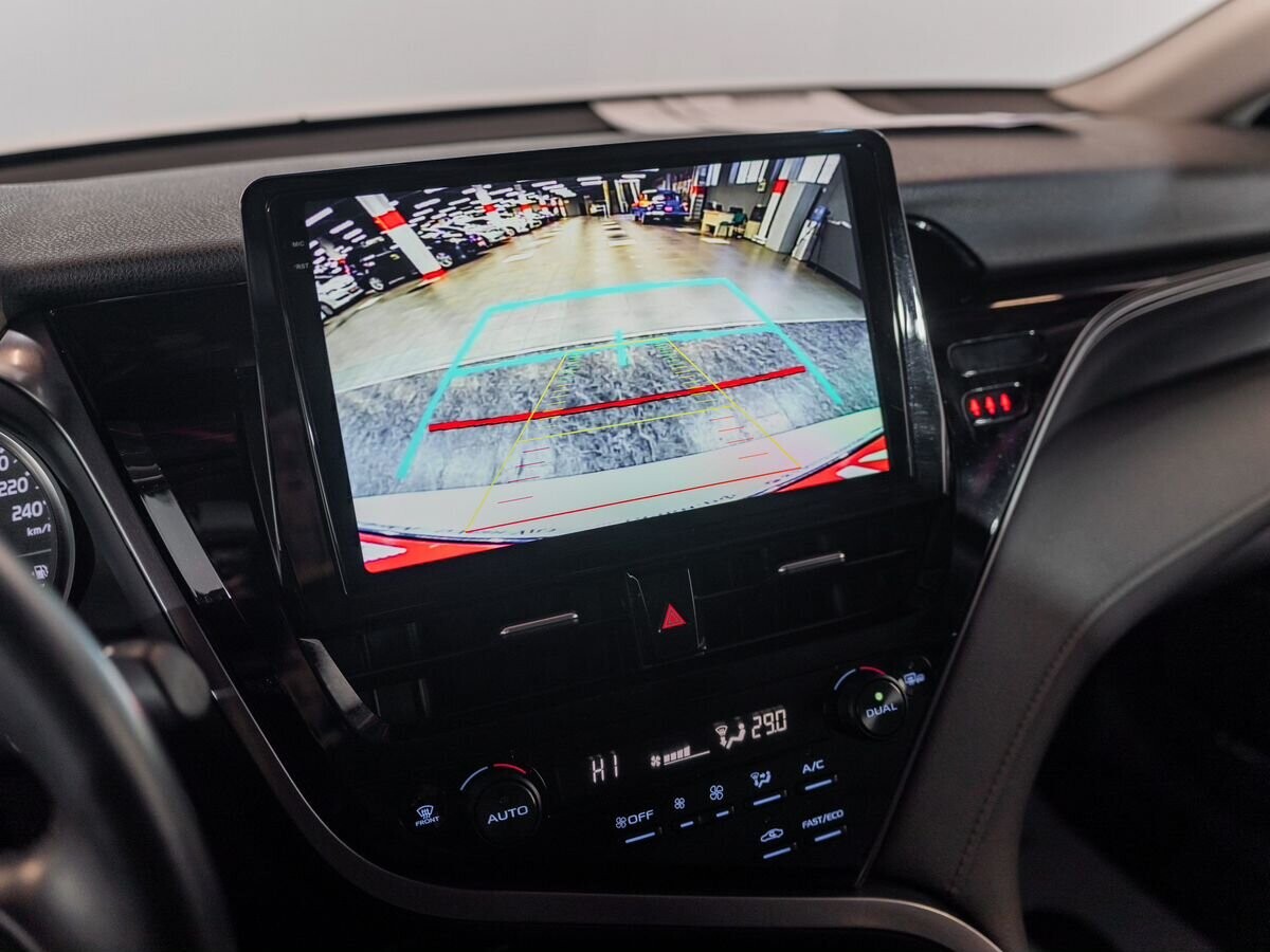 Toyota Camry 2021 - фото автомобиля