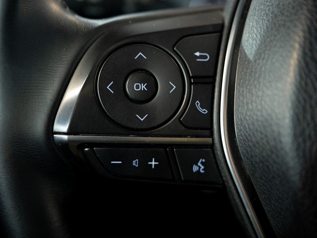 Toyota Camry 2021 - фото автомобиля