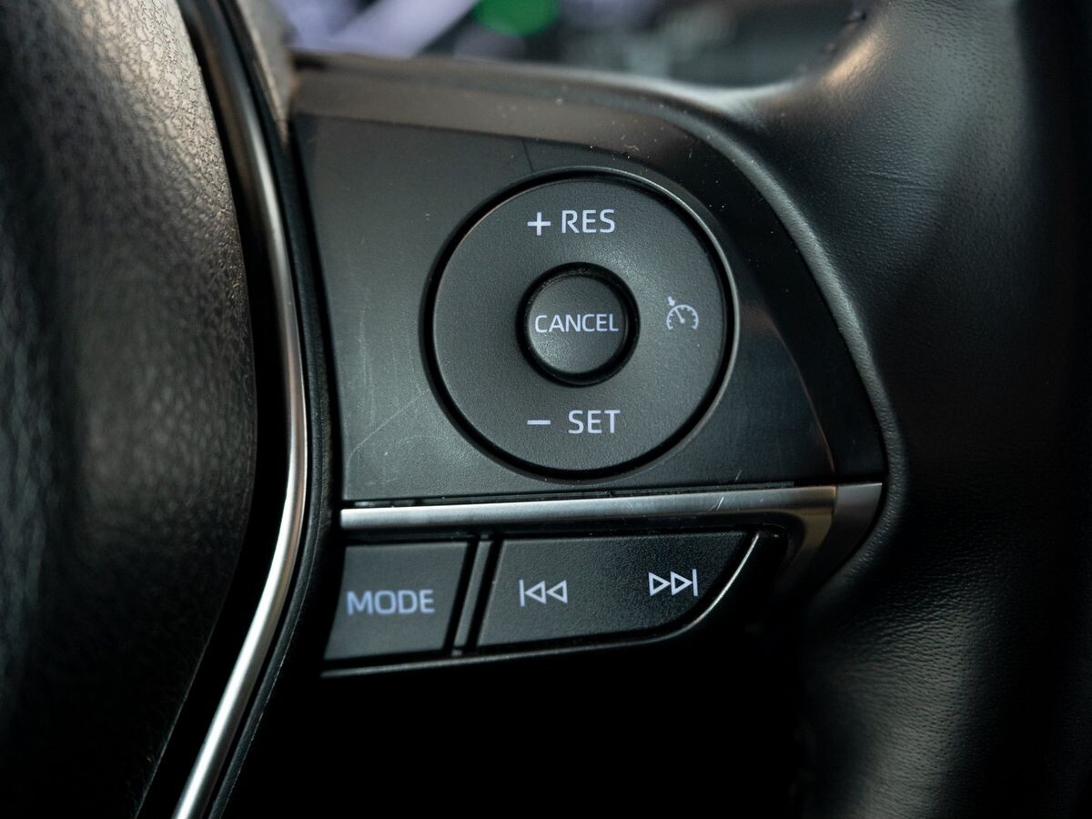 Toyota Camry 2021 - фото автомобиля