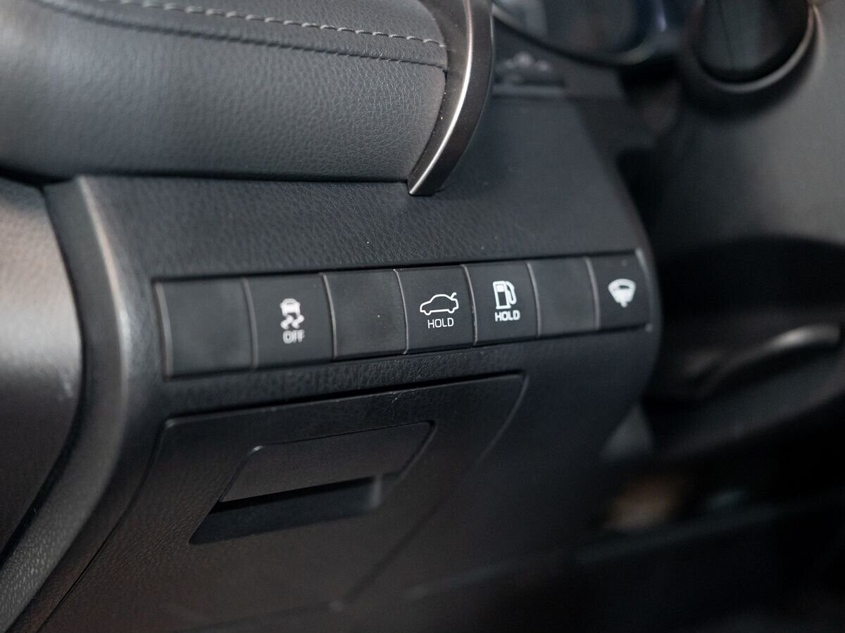 Toyota Camry 2021 - фото автомобиля