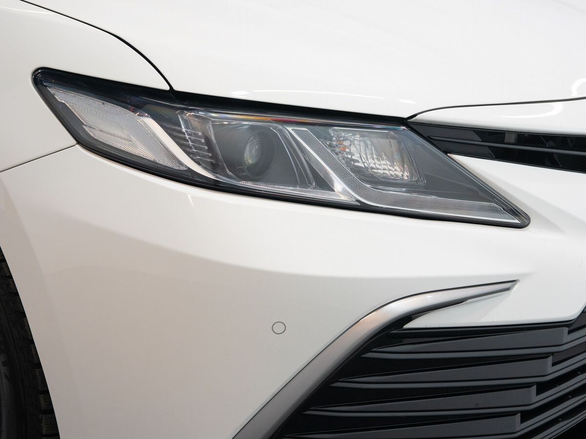 Toyota Camry 2021 - фото автомобиля