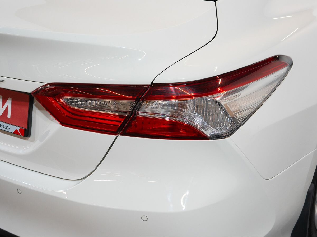 Toyota Camry 2021 - фото автомобиля