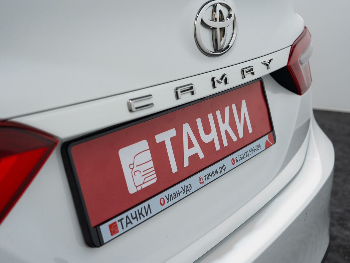 Toyota Camry 2021 - фото автомобиля