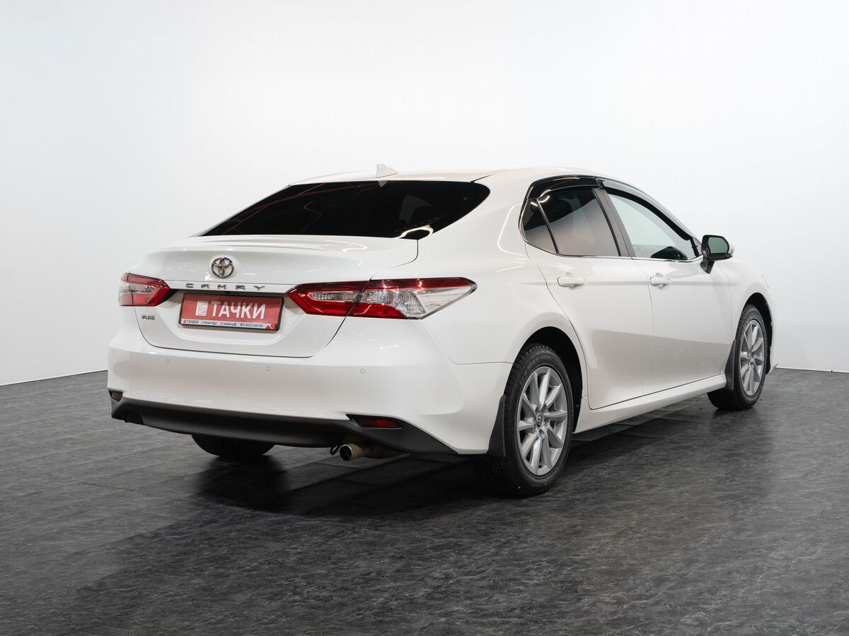 Toyota Camry 2021 - фото автомобиля