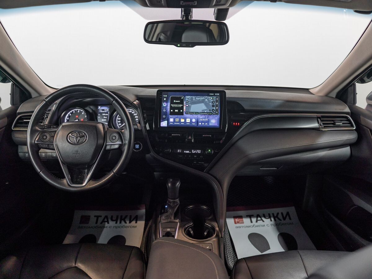 Toyota Camry 2021 - фото автомобиля