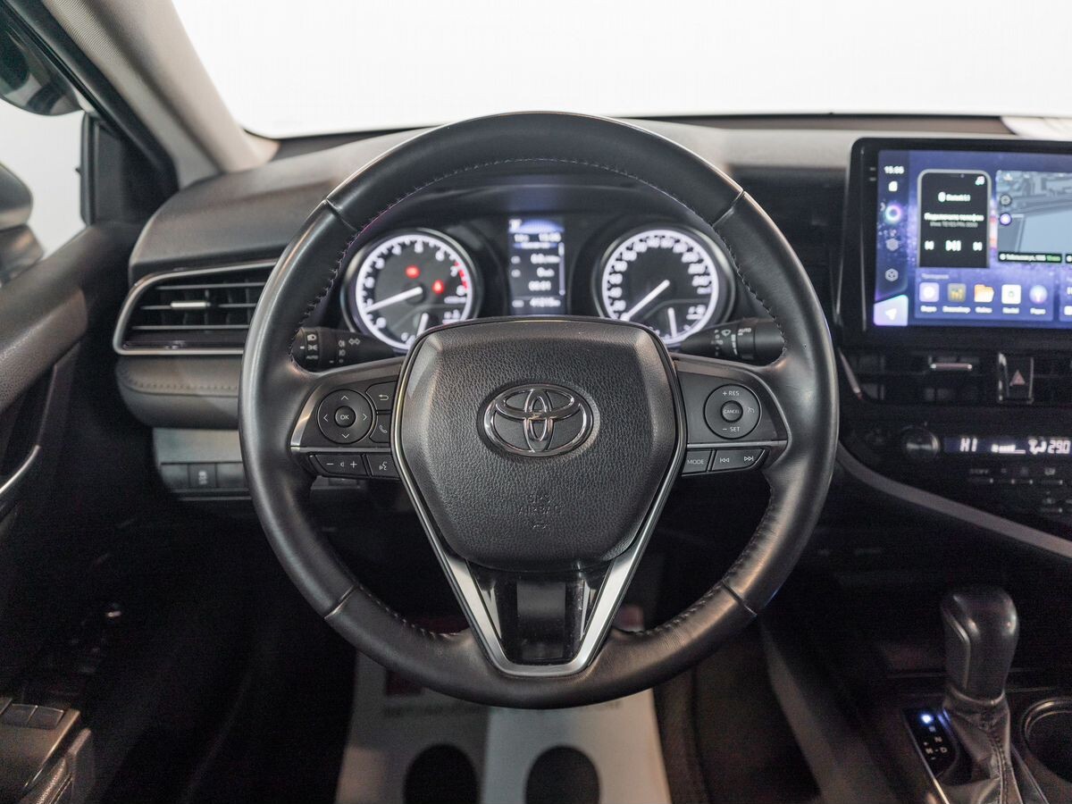 Toyota Camry 2021 - фото автомобиля