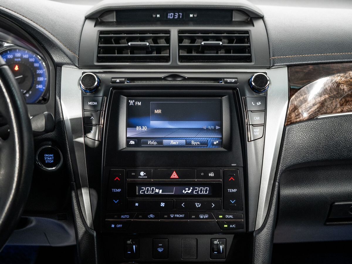 Toyota Camry 2017 - фото автомобиля