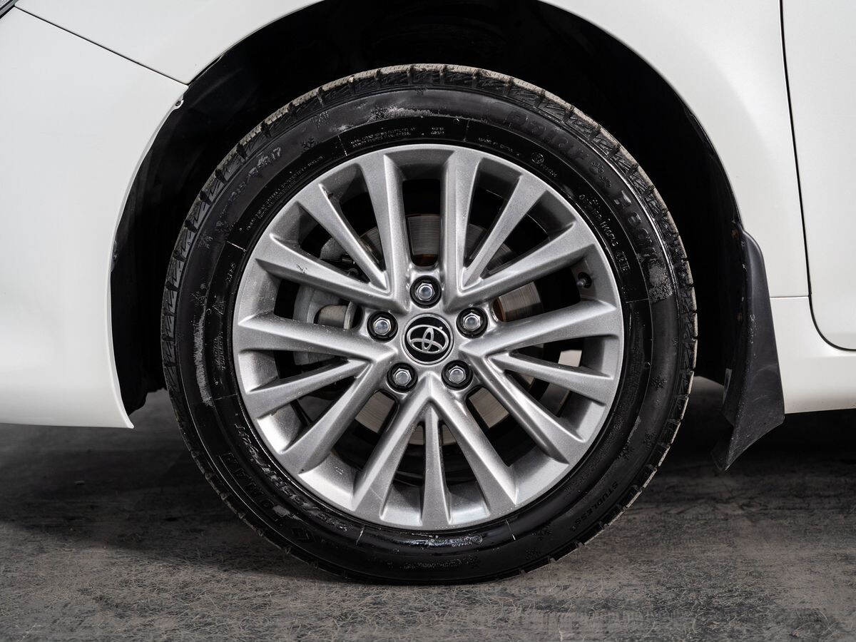 Toyota Camry 2017 - фото автомобиля