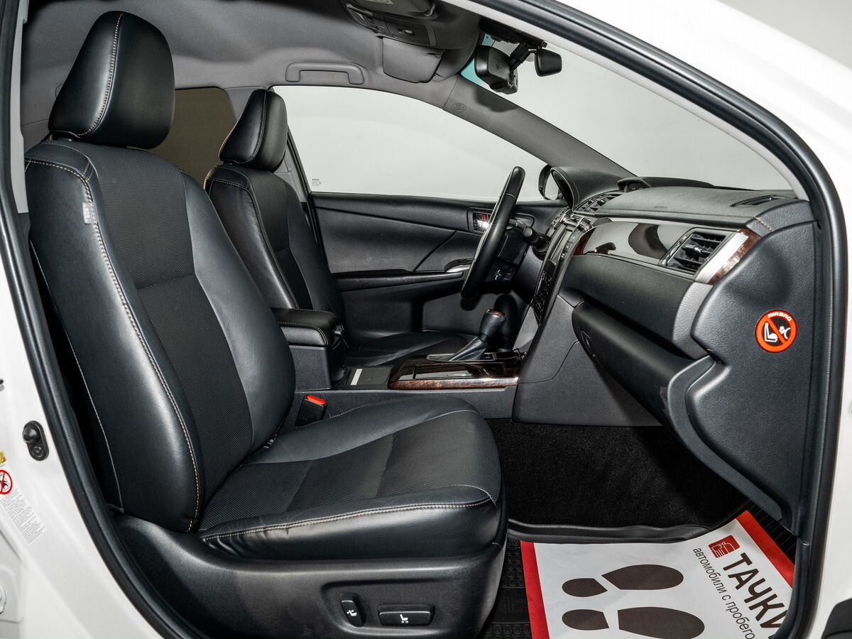 Toyota Camry 2017 - фото автомобиля