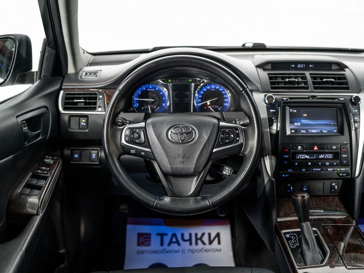 Toyota Camry 2017 - фото автомобиля