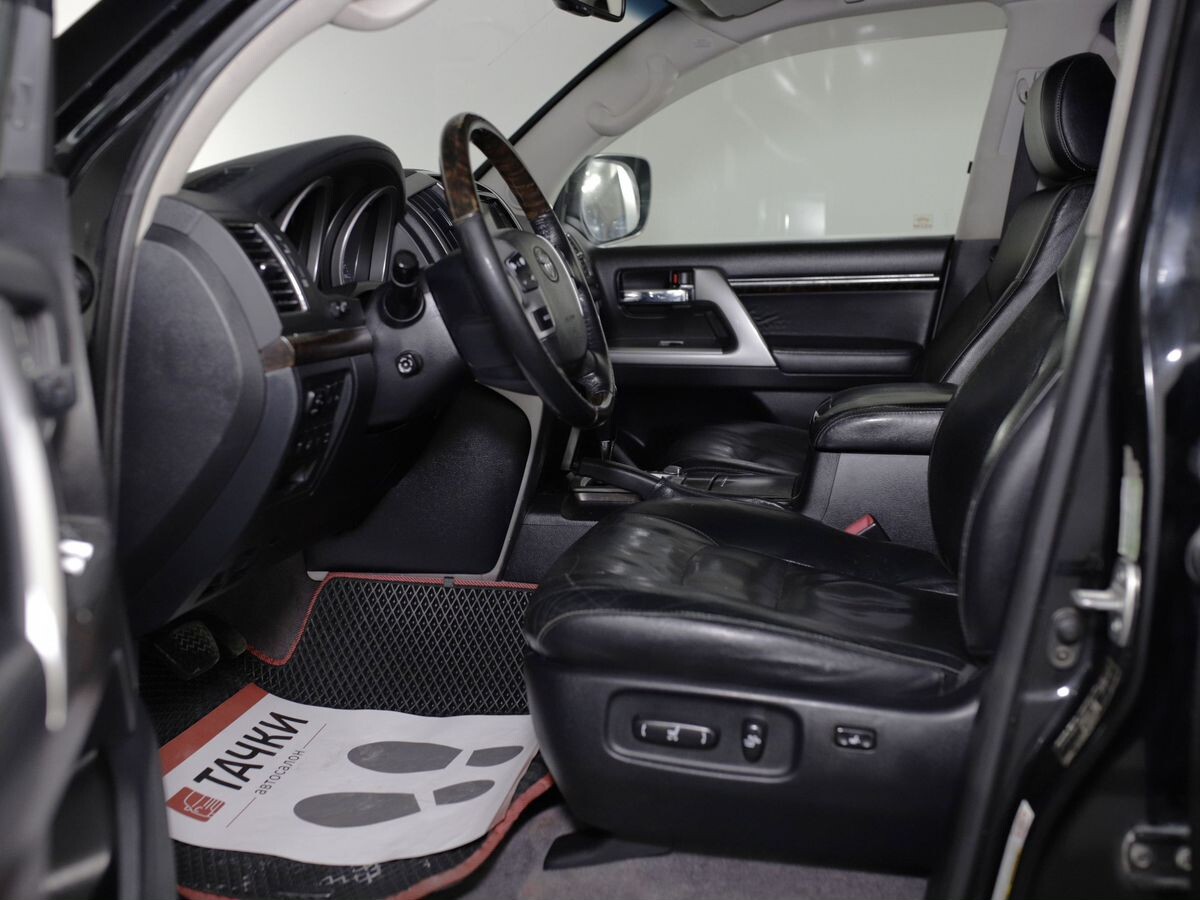 Toyota Land Cruiser 2012 - фото автомобиля