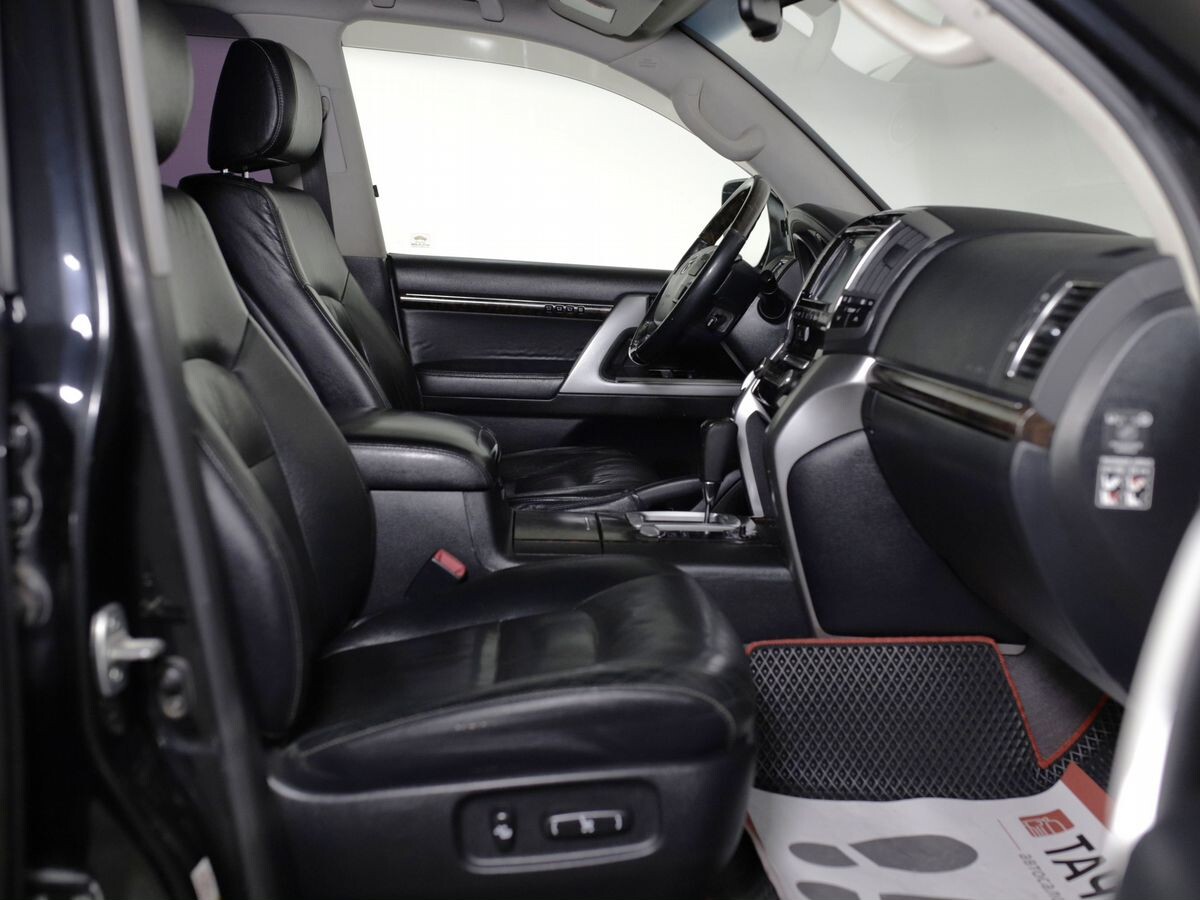 Toyota Land Cruiser 2012 - фото автомобиля