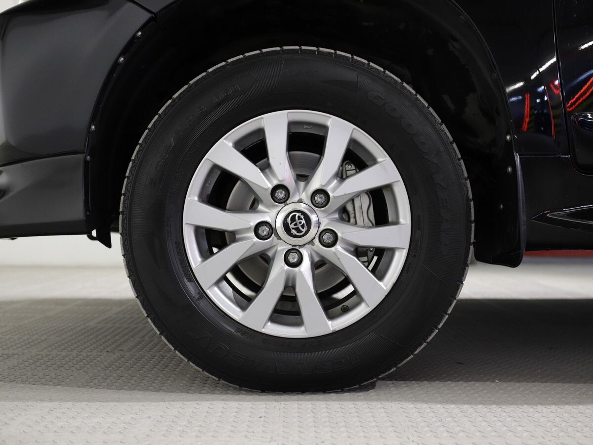 Toyota Land Cruiser 2012 - фото автомобиля