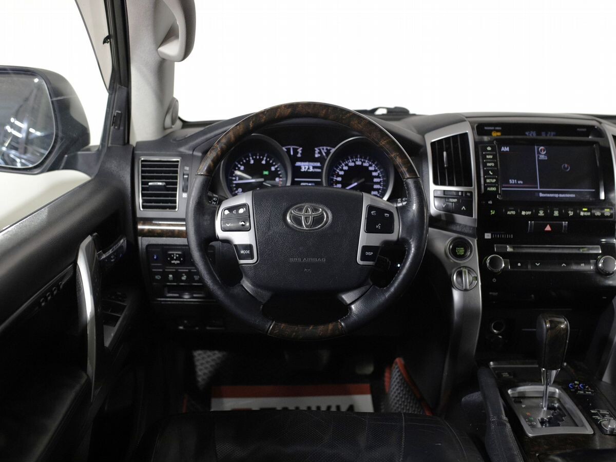 Toyota Land Cruiser 2012 - фото автомобиля