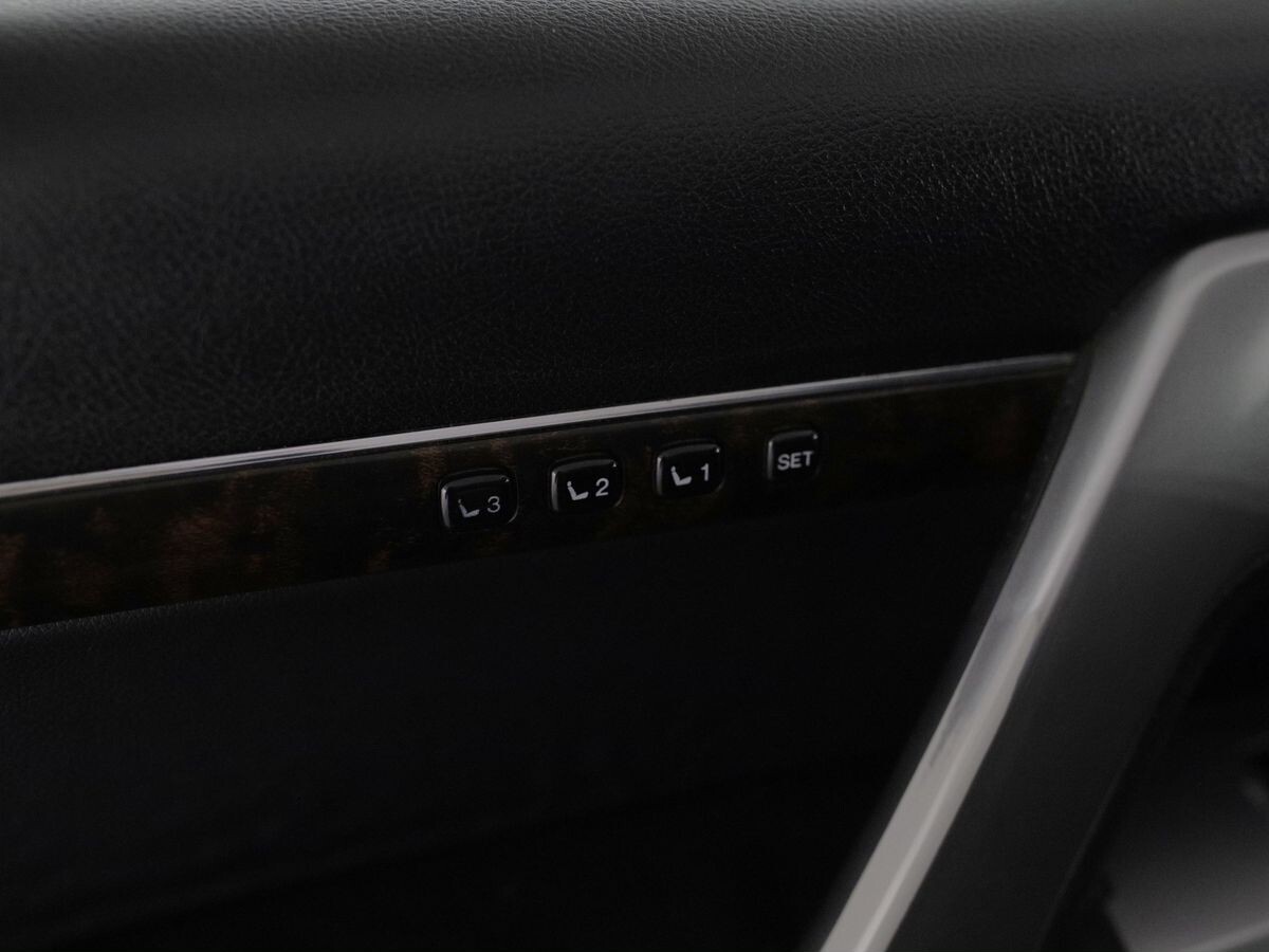 Toyota Land Cruiser 2012 - фото автомобиля