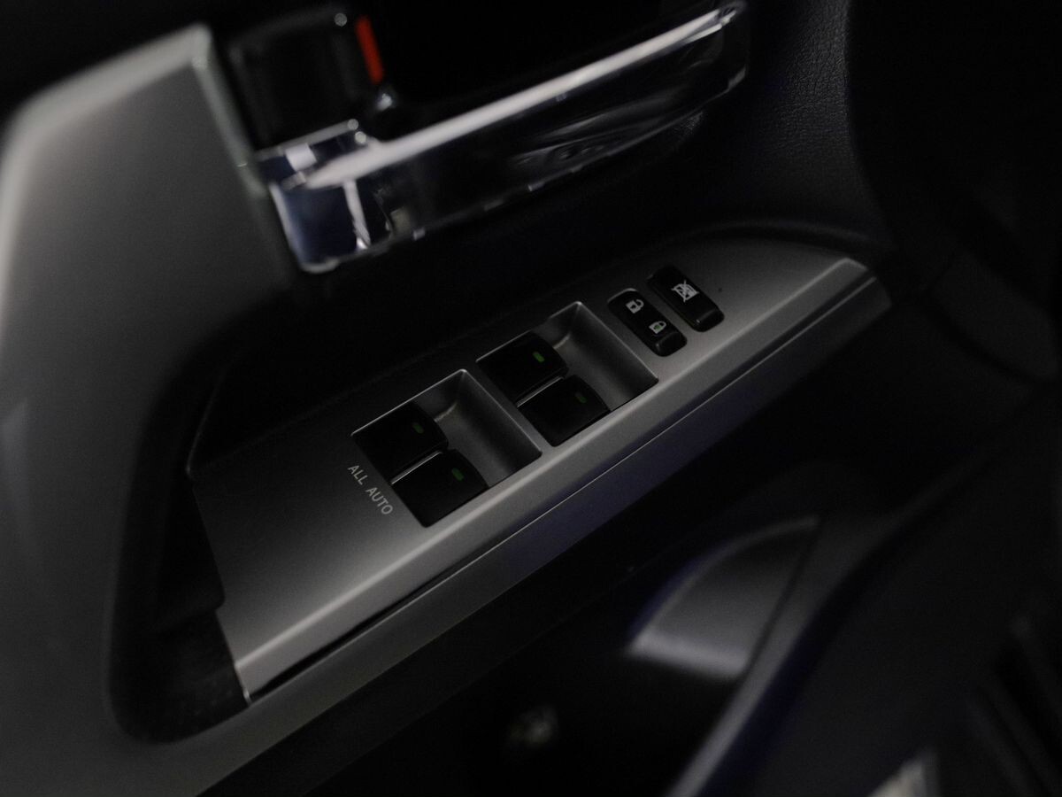 Toyota Land Cruiser 2012 - фото автомобиля