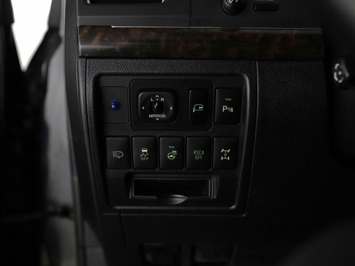 Toyota Land Cruiser 2012 - фото автомобиля