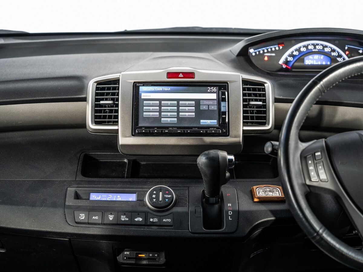 Honda Freed Spike 2014 - фото автомобиля