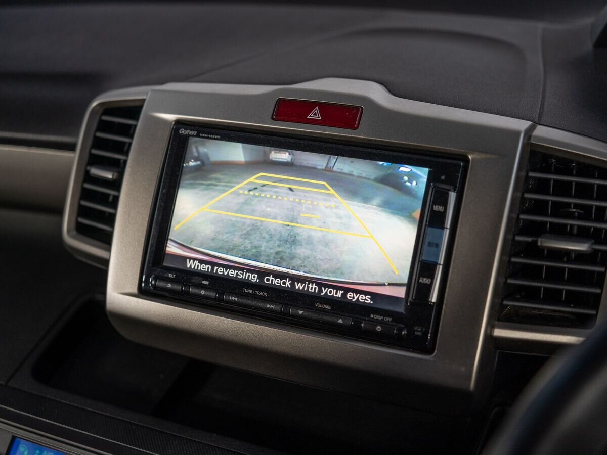 Honda Freed Spike 2014 - фото автомобиля