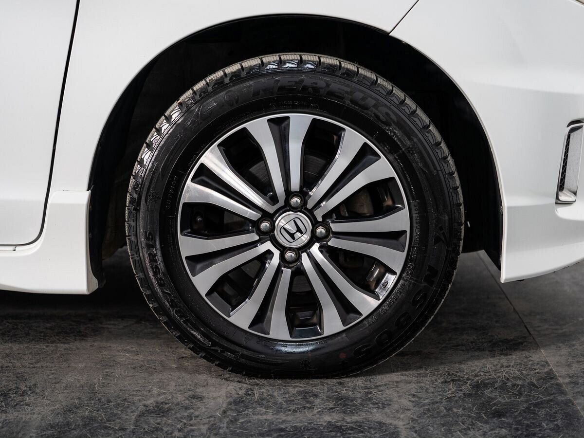 Honda Freed Spike 2014 - фото автомобиля