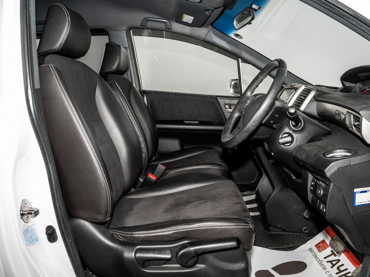 Honda Freed Spike 2014 - фото автомобиля