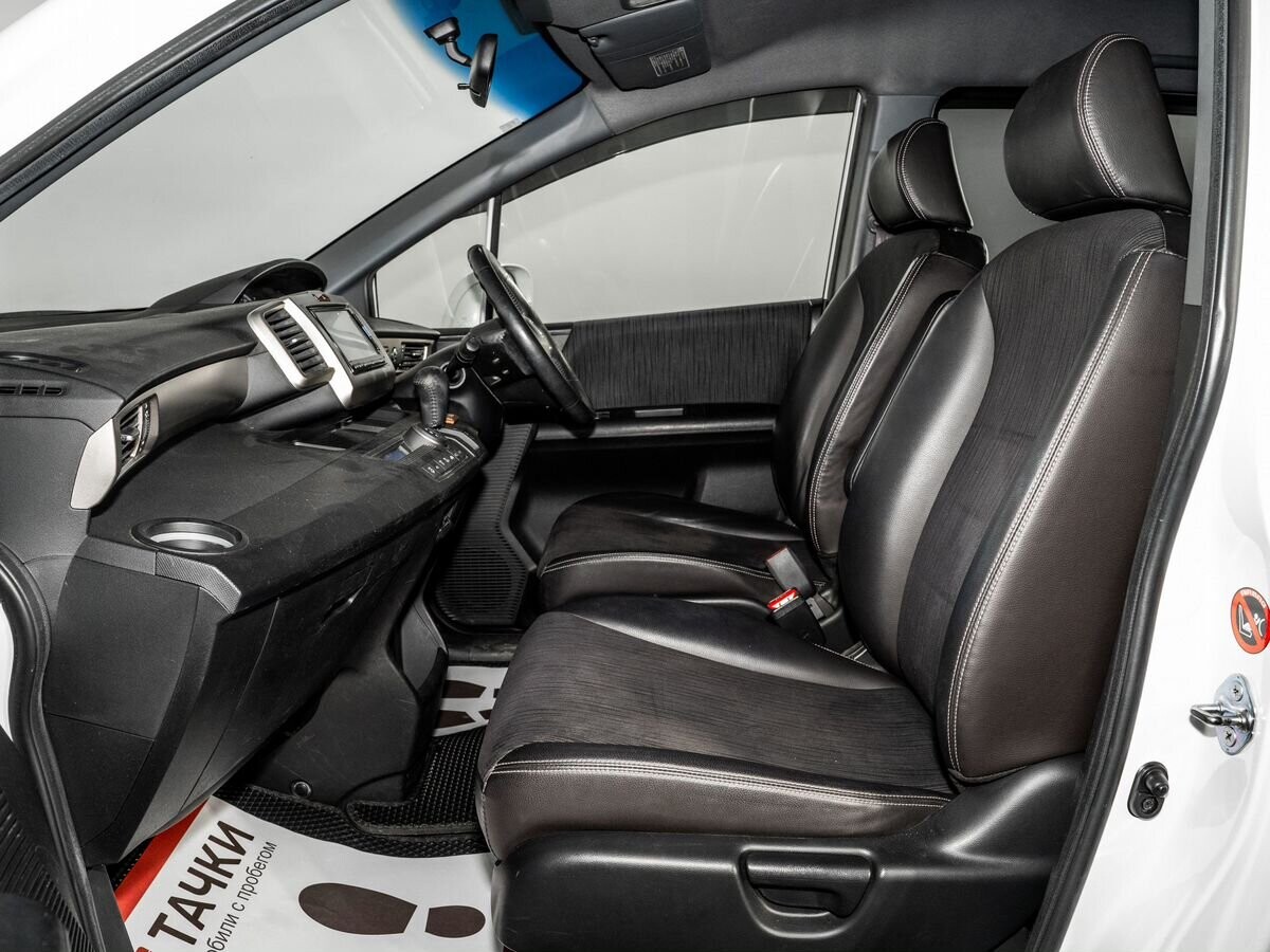 Honda Freed Spike 2014 - фото автомобиля