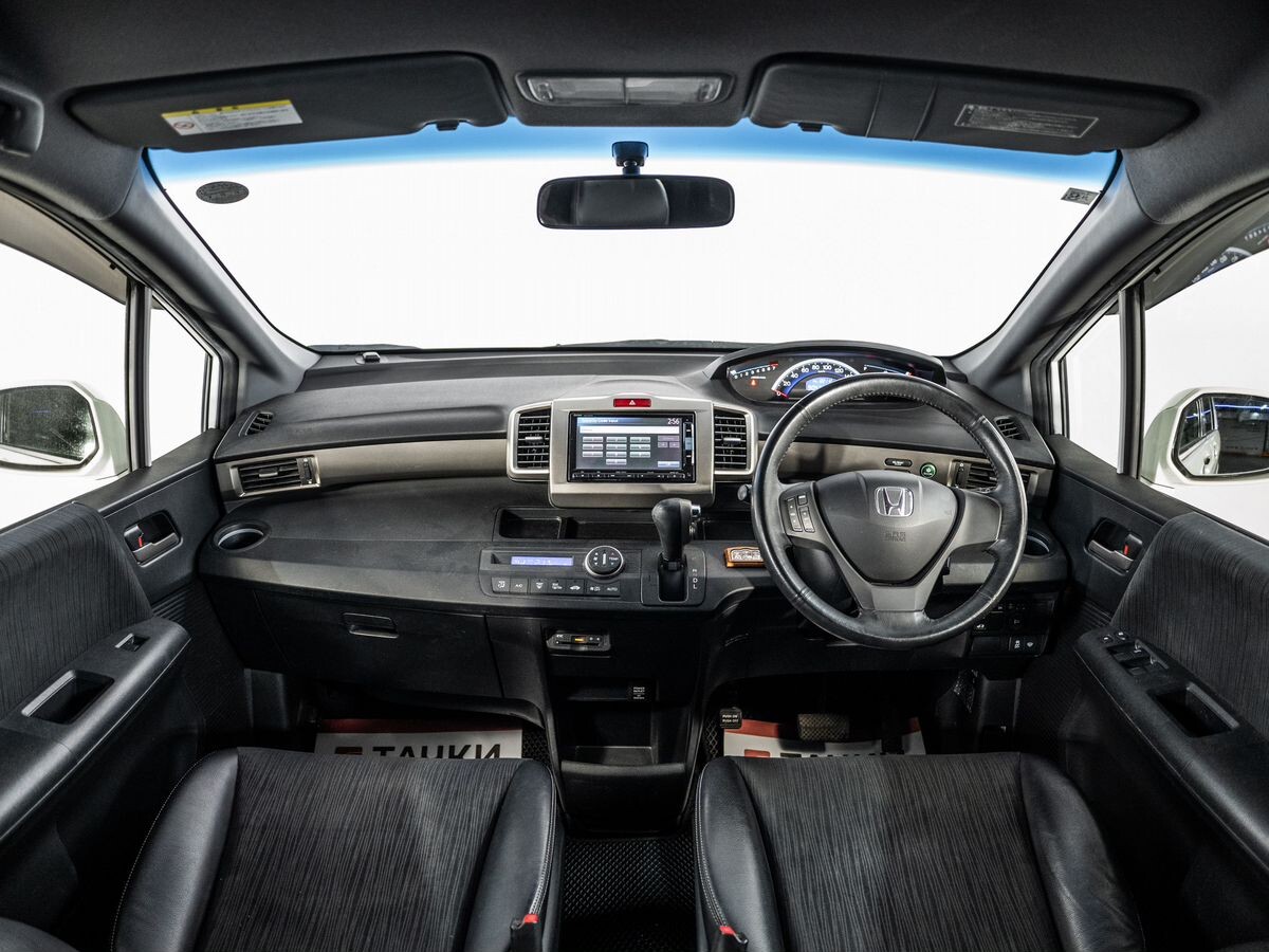 Honda Freed Spike 2014 - фото автомобиля