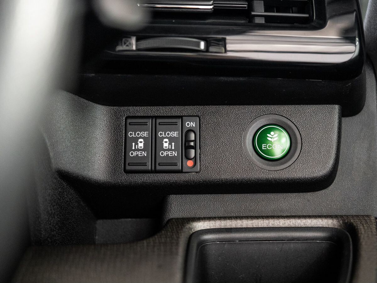 Honda Stepwgn 2019 - фото автомобиля