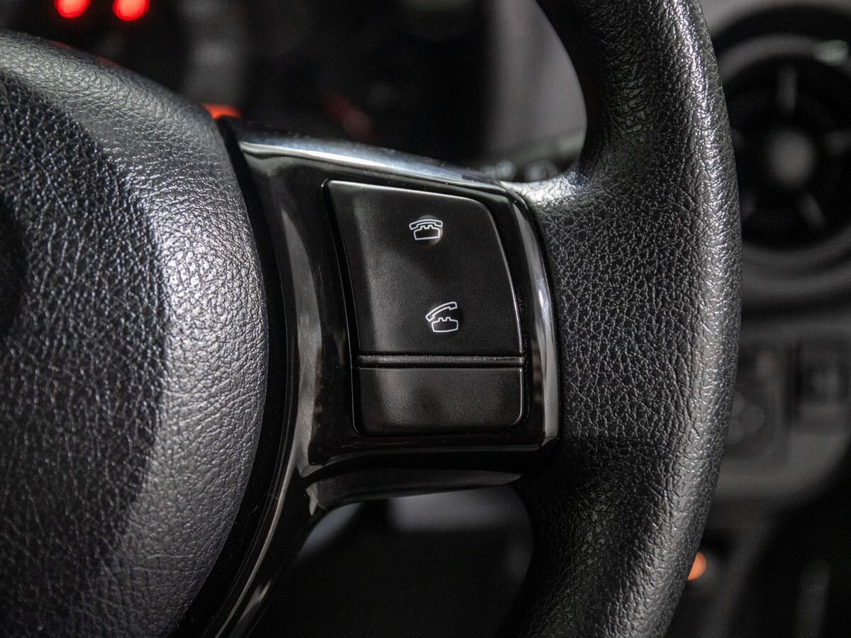 Toyota Vitz 2018 - фото автомобиля