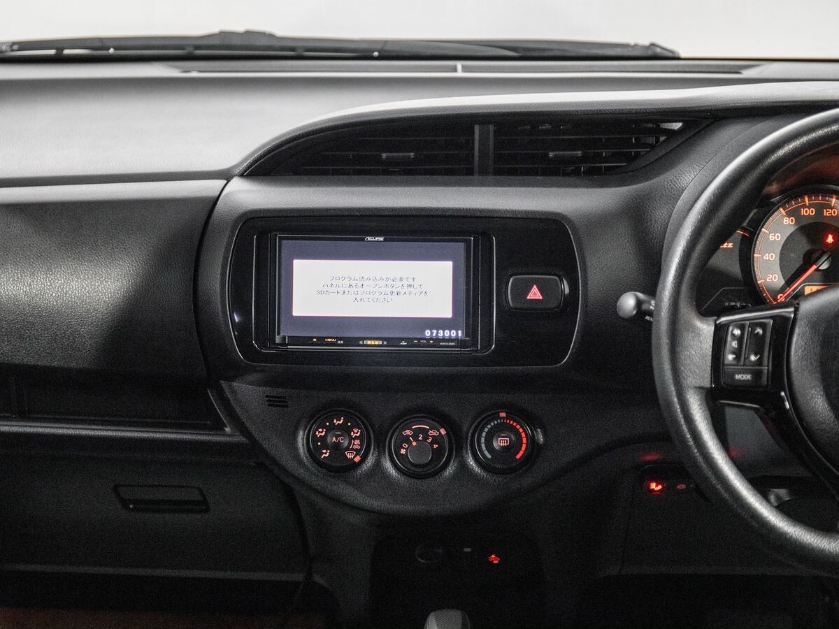 Toyota Vitz 2018 - фото автомобиля