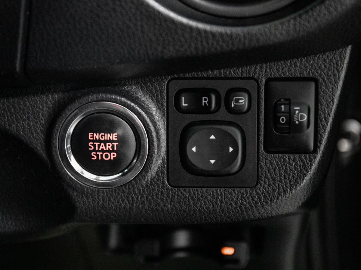 Toyota Vitz 2018 - фото автомобиля