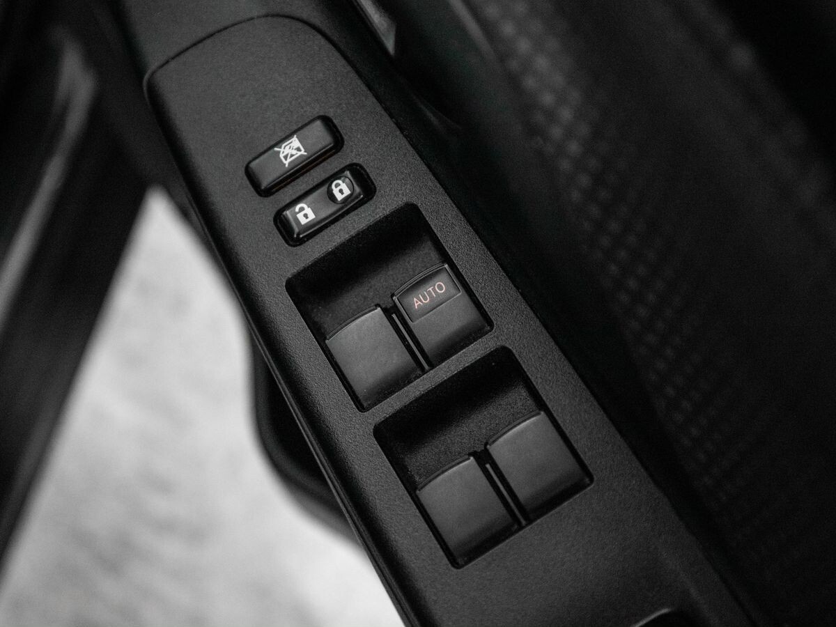 Toyota Vitz 2018 - фото автомобиля