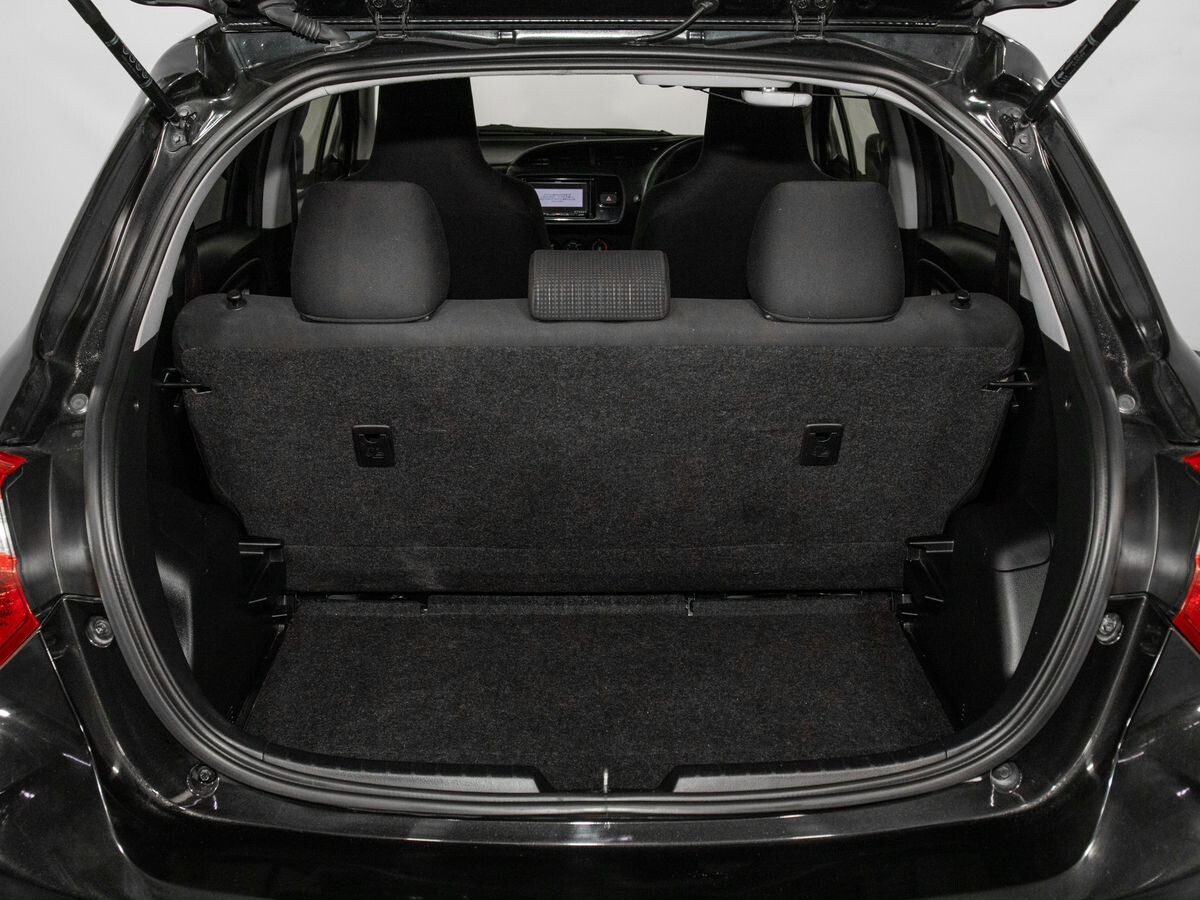 Toyota Vitz 2018 - фото автомобиля