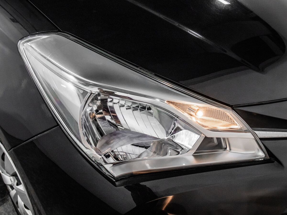 Toyota Vitz 2018 - фото автомобиля