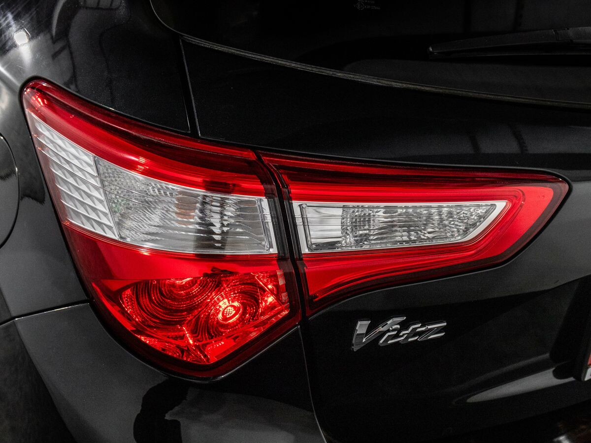 Toyota Vitz 2018 - фото автомобиля