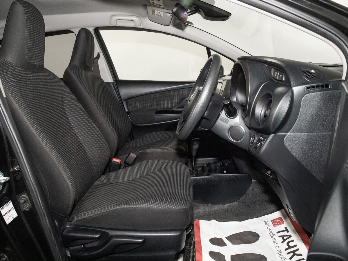 Toyota Vitz 2018 - фото автомобиля