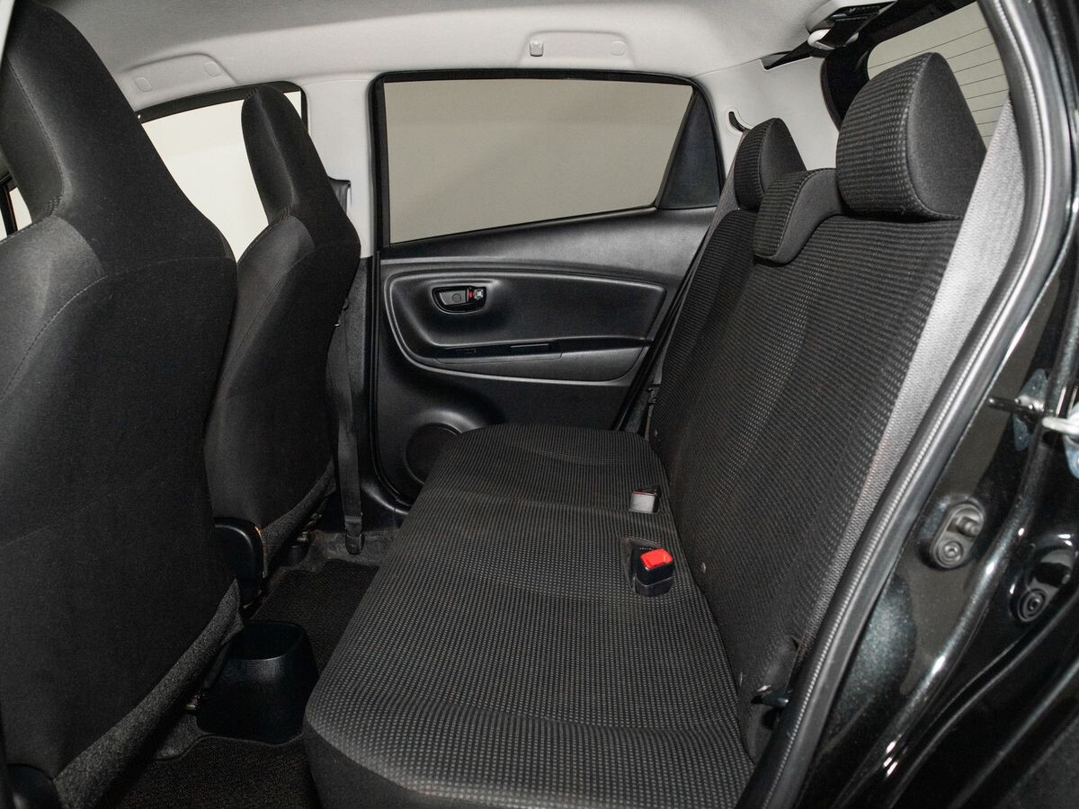 Toyota Vitz 2018 - фото автомобиля