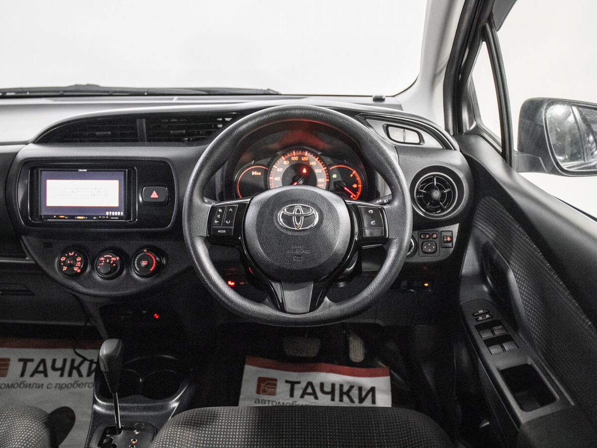 Toyota Vitz 2018 - фото автомобиля