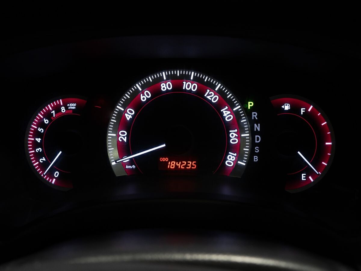 Toyota ISis 2010 - фото автомобиля