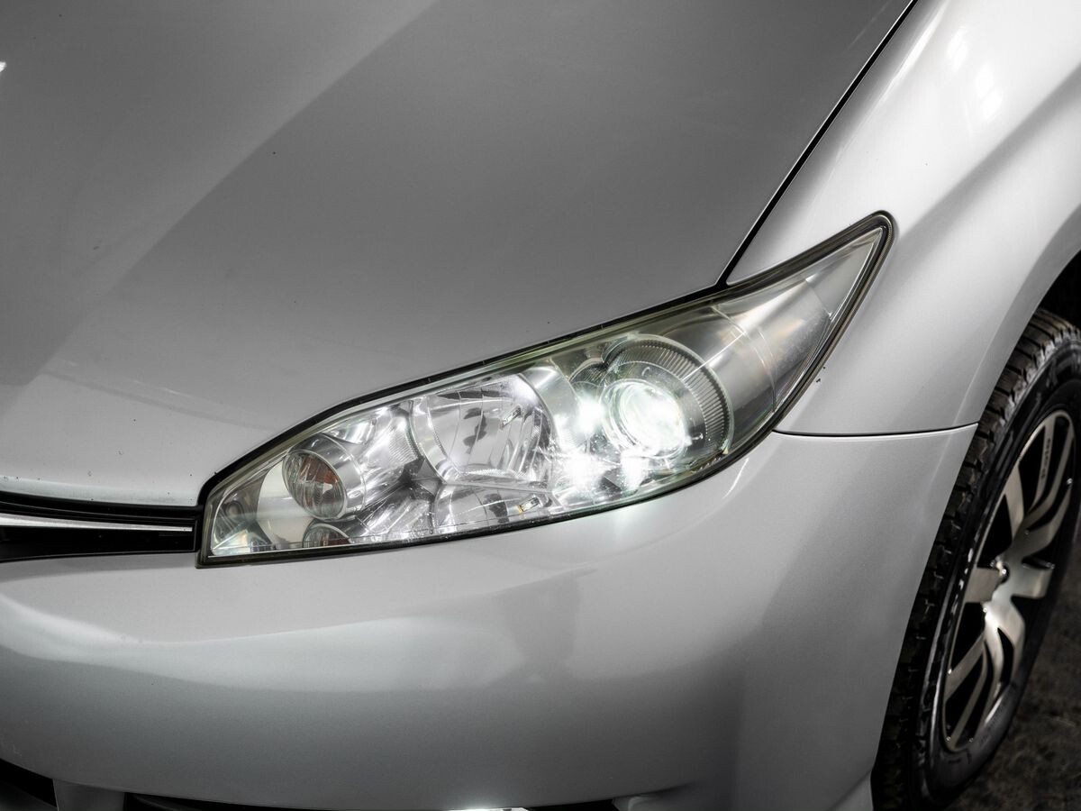 Toyota Wish 2013 - фото автомобиля