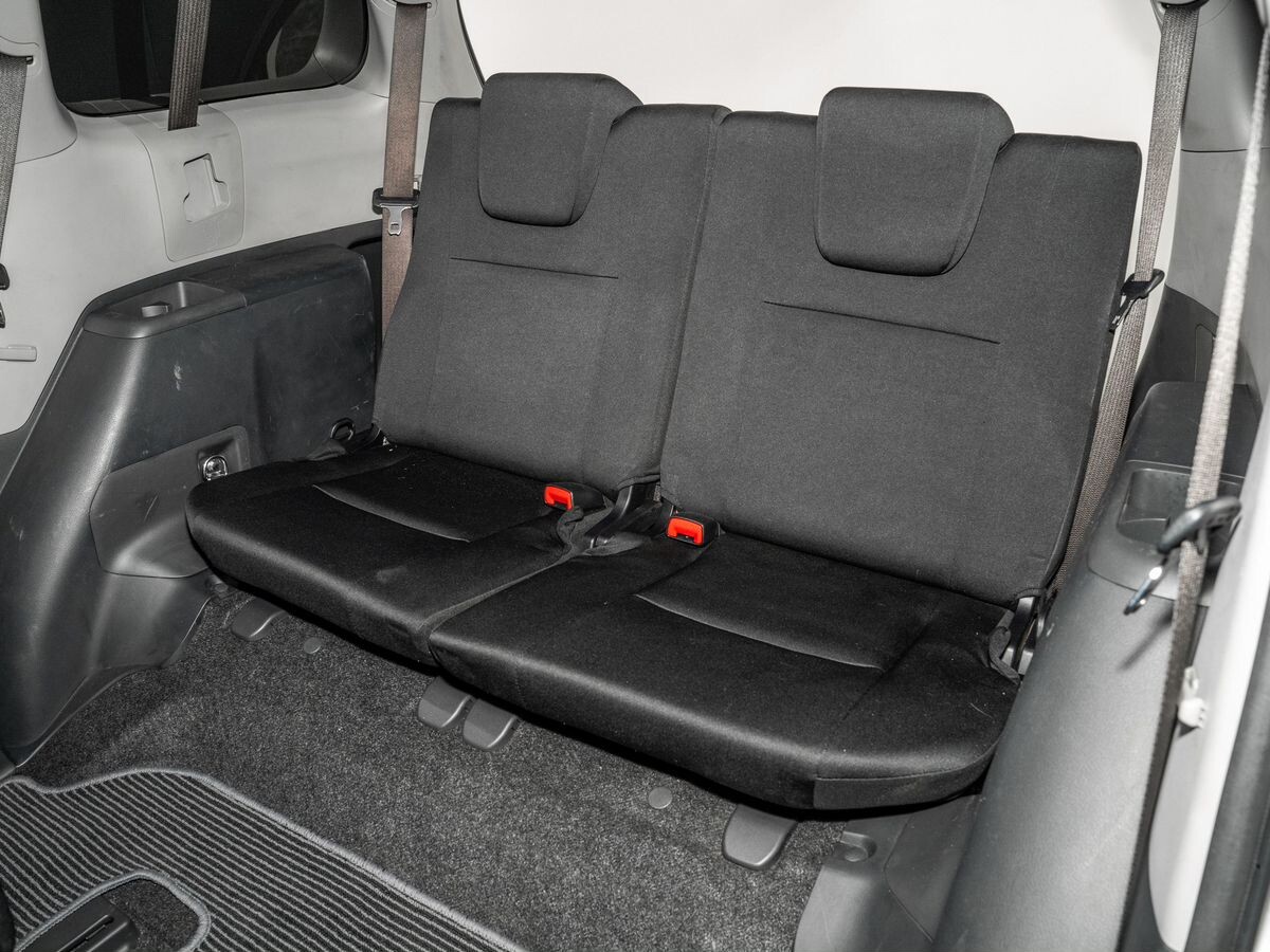 Toyota Wish 2013 - фото автомобиля