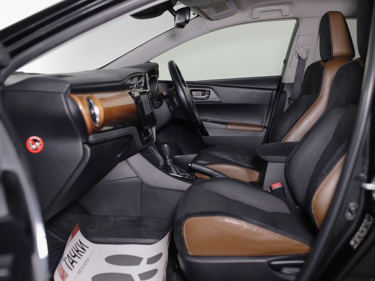 Toyota Auris 2015 - фото автомобиля