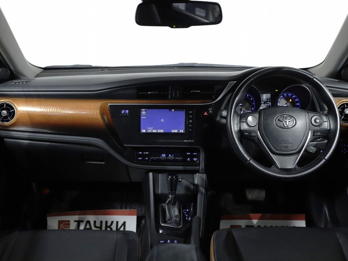 Toyota Auris 2015 - фото автомобиля